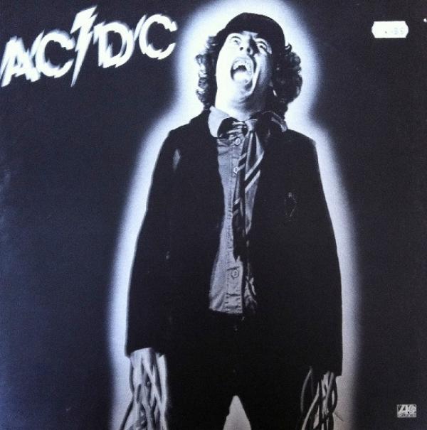 AC/DC - Rock 'N' Roll Damnation